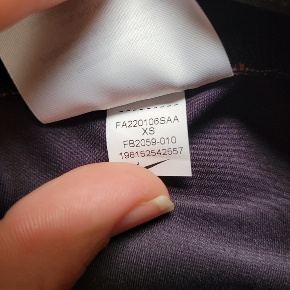 NIKE Women's Dri-FIT One Luxe Black Roses Size XS Full Length Leggings - Picture 7 of 8